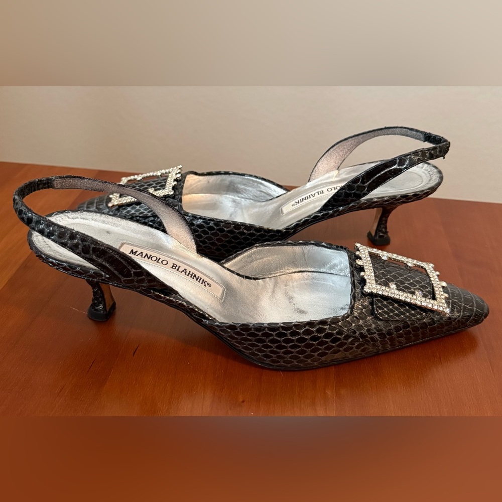 Manolo Blahnik Slingback Kitten Heel w/crystal toe buckles 39.5 incbox Orig $825